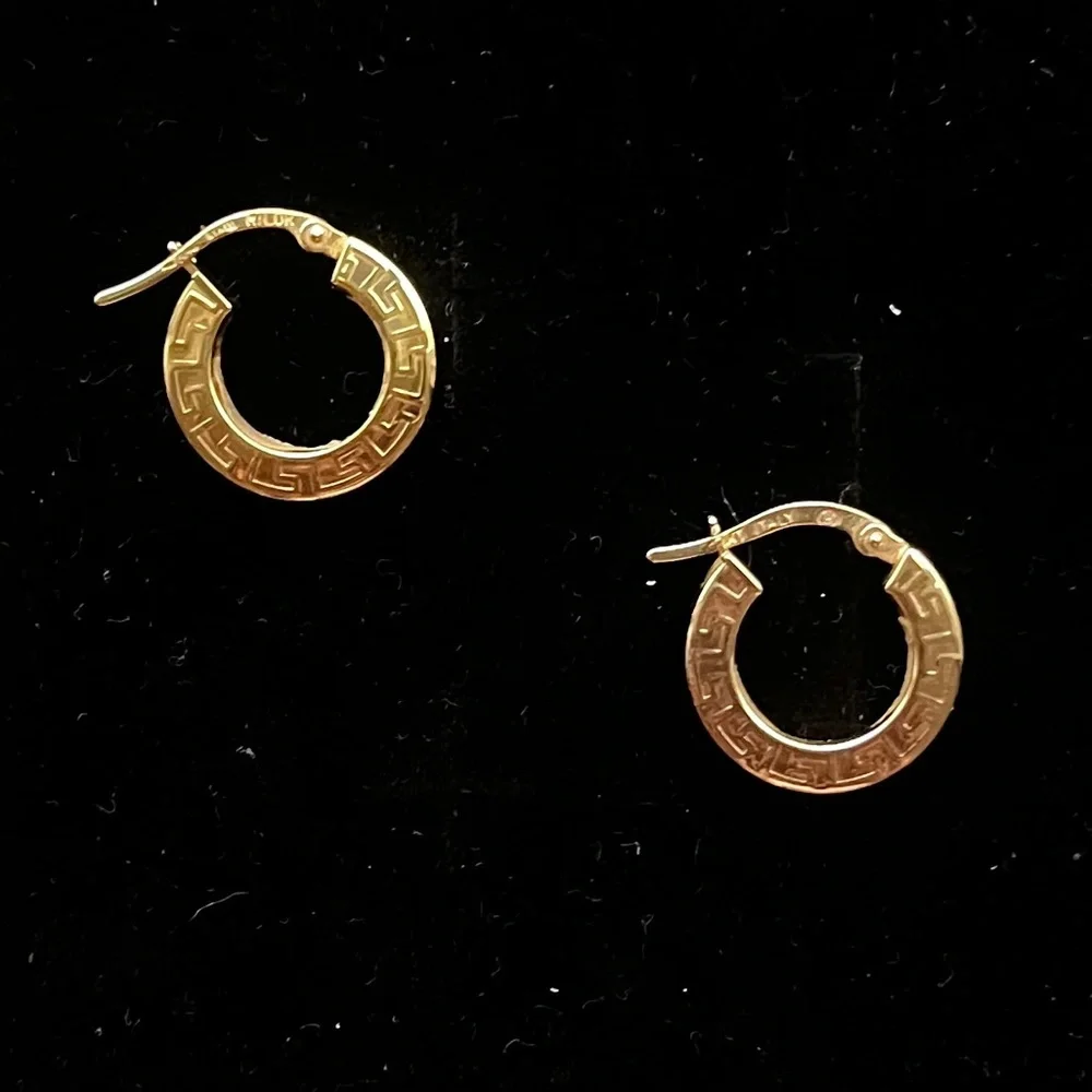 NWT 18k gold hoop snap closure earrings - Picture 1 of 17